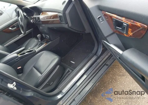 2010 Mercedes-Benz Glk 350 4Matic z USA, uszkodzony, nr VIN WDCGG8HB0AF424074